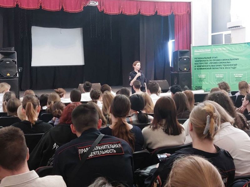 В Магнитогорске сотрудники Госавтоинспекции и представители автошкол проводят встречи со студентами